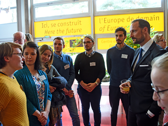 Crown Prince Haakon met enthusiastic young people at the European Youth Centre in Strasbourg. Photo: Sven Gj. Gjeruldsen, The Royal Court